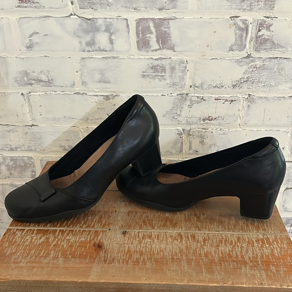 Clarks Rosalyn Belle Pumps Womens Size 9M Black Leather Block Heel Slip On Shoes - Picture 6 of 9